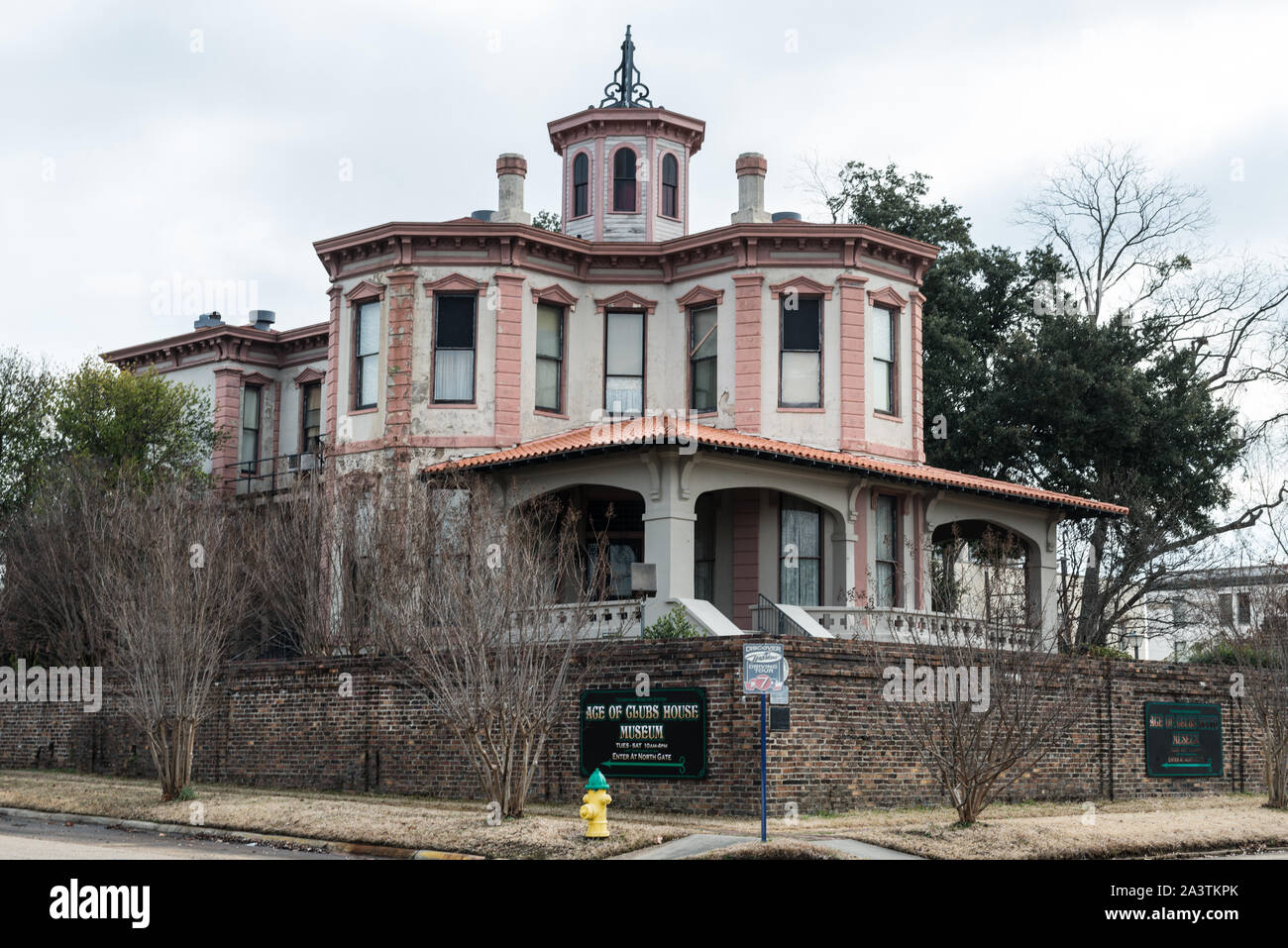 The Ace of Clubs House in Texarkana, Texas, more formally known as the Draughon-Moore home. The house was built in 1885 in roughly the shape of the club figure on the ace of clubs card in a poker deck, with three octagonal wings and a rectangular wing. According to legend, the house was built with money won from a poker game. It is now a city-owned tour home and museum Stock Photo