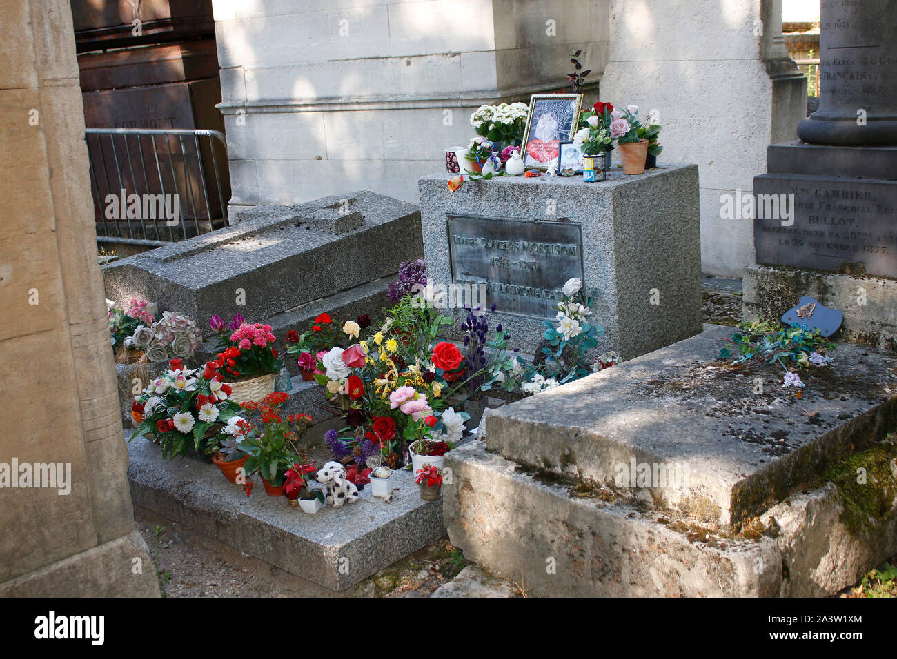 Grab von Jim Morrison/ grave of Jim Morrison, Cimetière du Père-Lachaise, Paris, Frankreich/ France (nur fuer redaktionelle Verwendung. Keine Werbung. Stock Photo