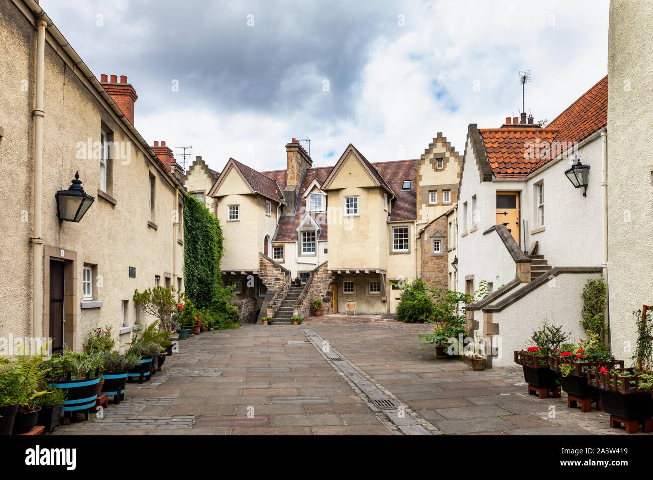 White Horse Close, Edinburgh, Scotland. Just off the Royal Mile, this quaint close was restored in the 1960's. Stock Photo