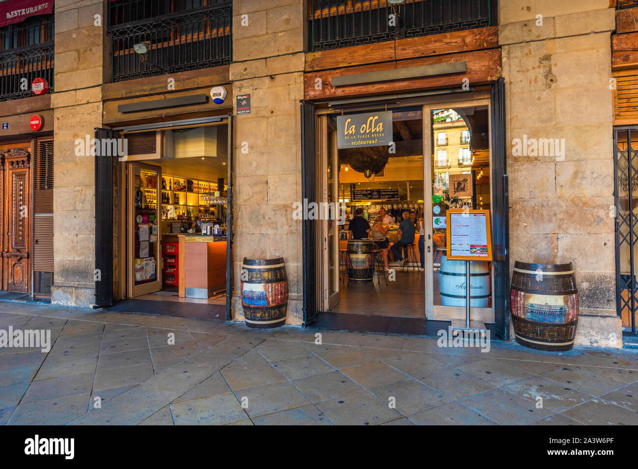 16/09-19, Bilbao, Spain. Facade of the award winning pintxos bar la Olla de la Plaza Nueva. Stock Photo
