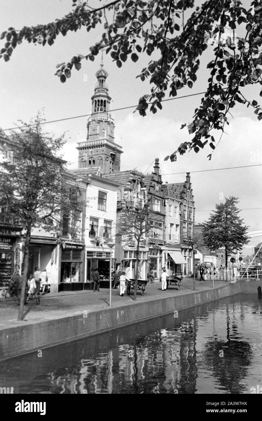 Ansicht der Stadtwaage De Waag in Alkmaar, Niederlande 1971. View to the city weigh buildung De Waag at Alkmaar, The Netherlands 1971. Stock Photo