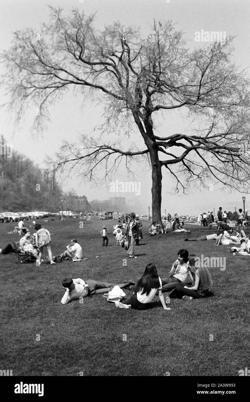 Kanadische Seite der Niagarafälle, um 1967. Canadian Side to the Niagara Falls, around 1967. Stock Photo