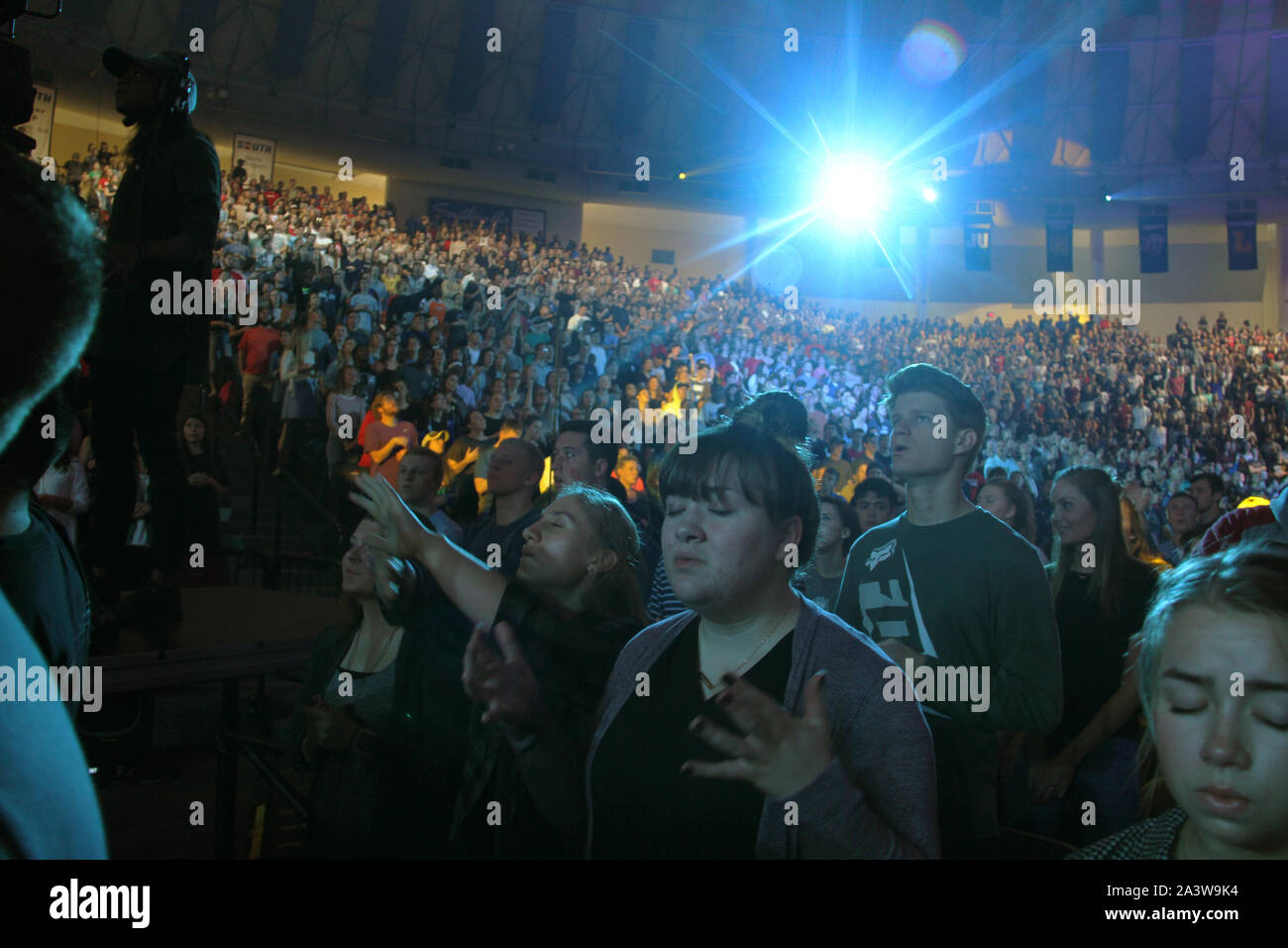 Students worshiping God during the "Convocation" at Liberty University in Lynchburg, VA, USA Stock Photo