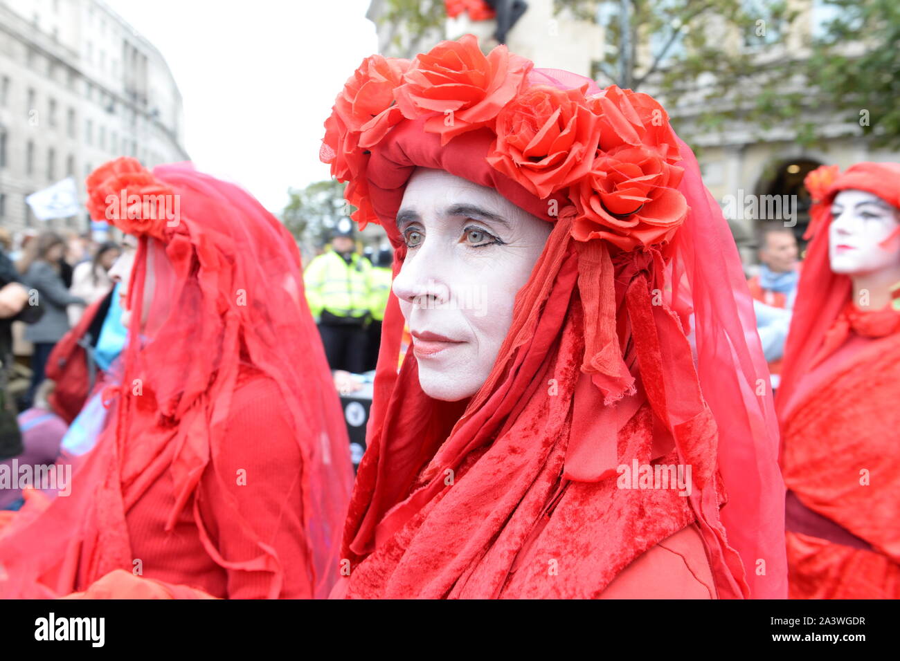 Extinction Rebellion continue with the 2 week demonstration in London ...