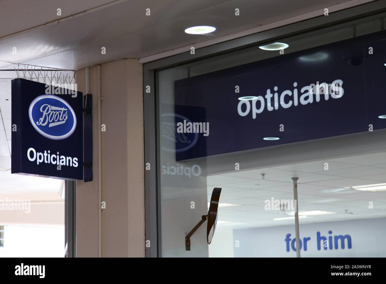 Leatherhead, Surrey, UK BOOTS Opticians and hearing care located in
