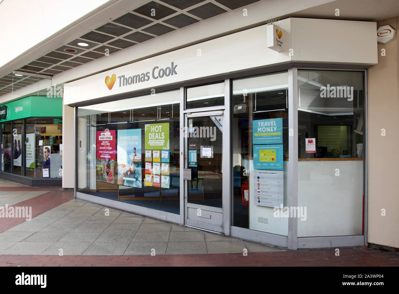 Swan Centre, Leatherhead, Surrey, UK - Thomas Cook shop front empty and closed due to the failure and downfall of Thomas Cook closures, 2019 daytime Stock Photo