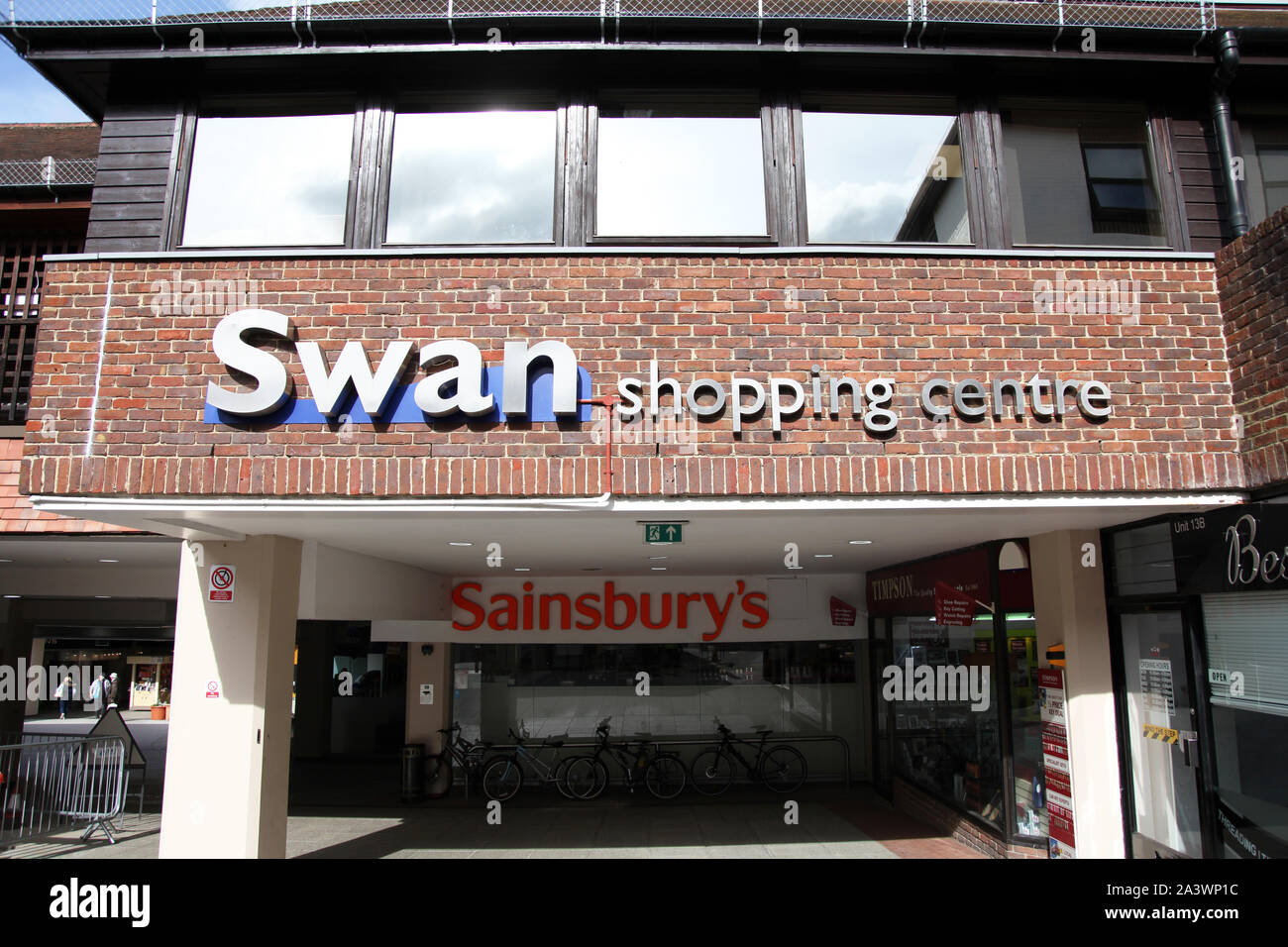 Shopping in leatherhead hires stock photography and images Alamy