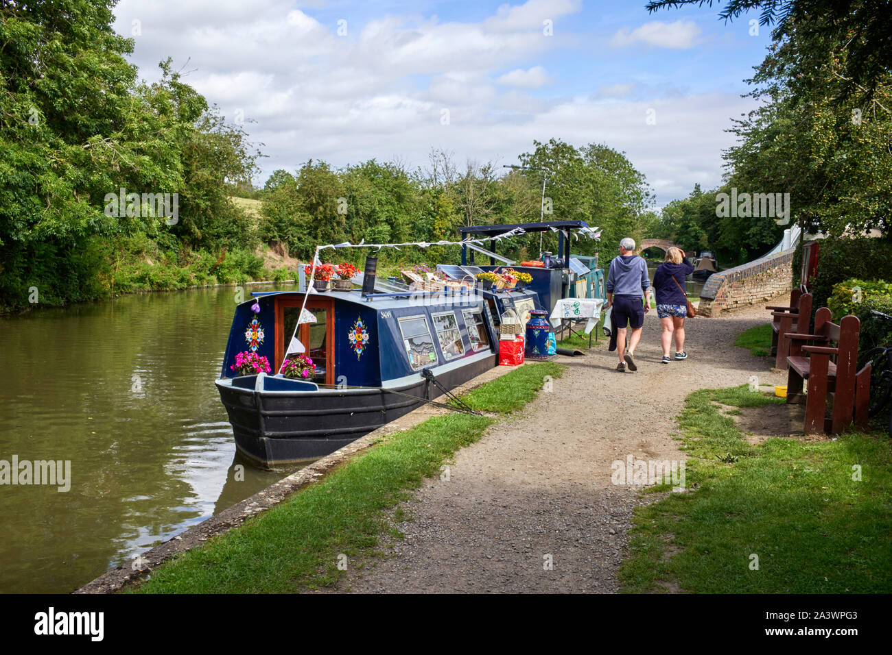Gongoozlers Rest canalside cafe moored in Braunston Stock Photo