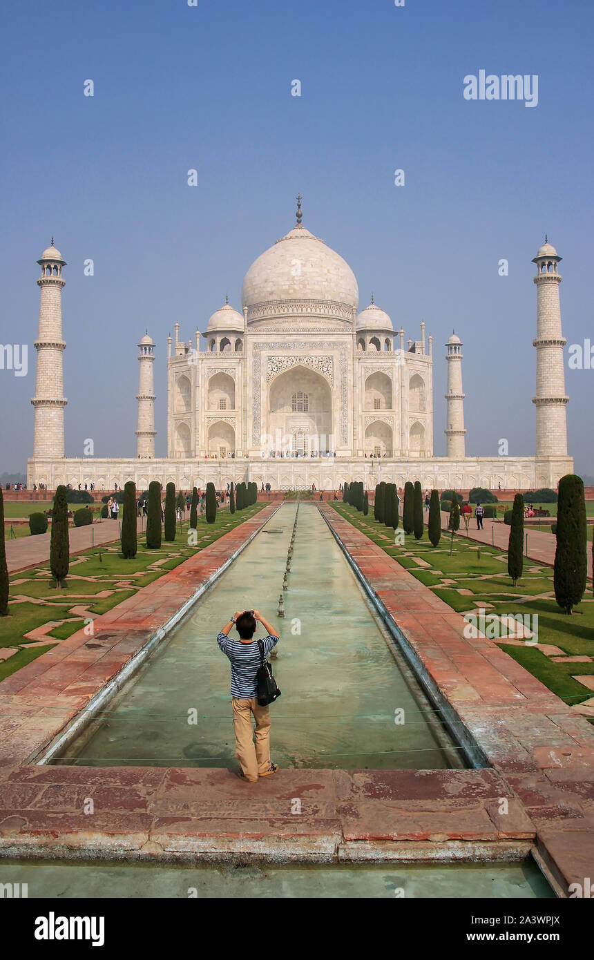 People Visit Taj Mahal in Agra, Editorial Photo - Image of india, heritage:  36886091