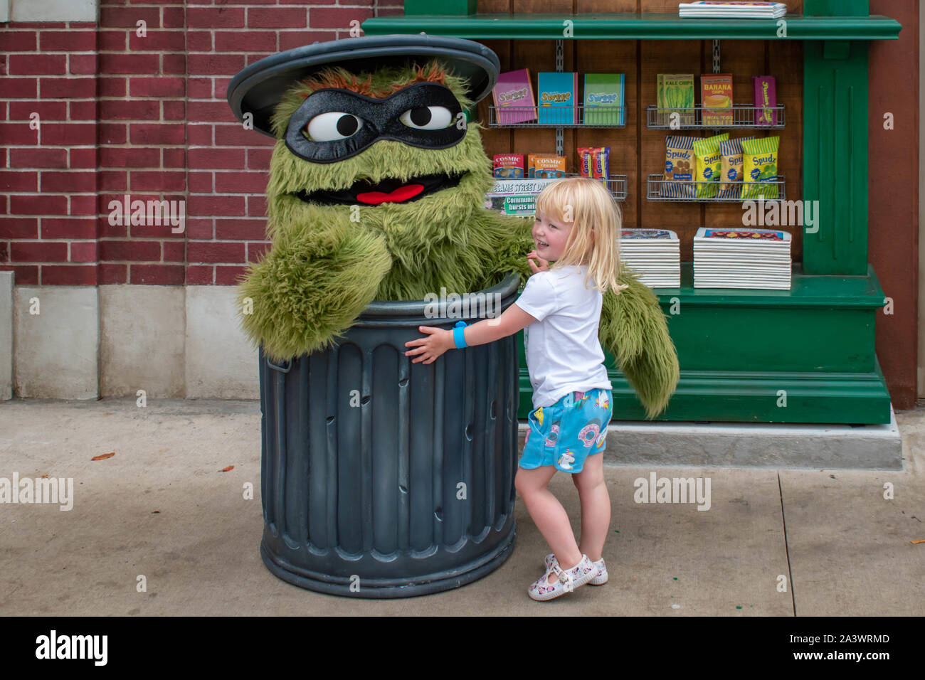 Sesame Street Oscar the Grouch Snowboard | GILSON Flat-to-Rocker, image size:1300x956