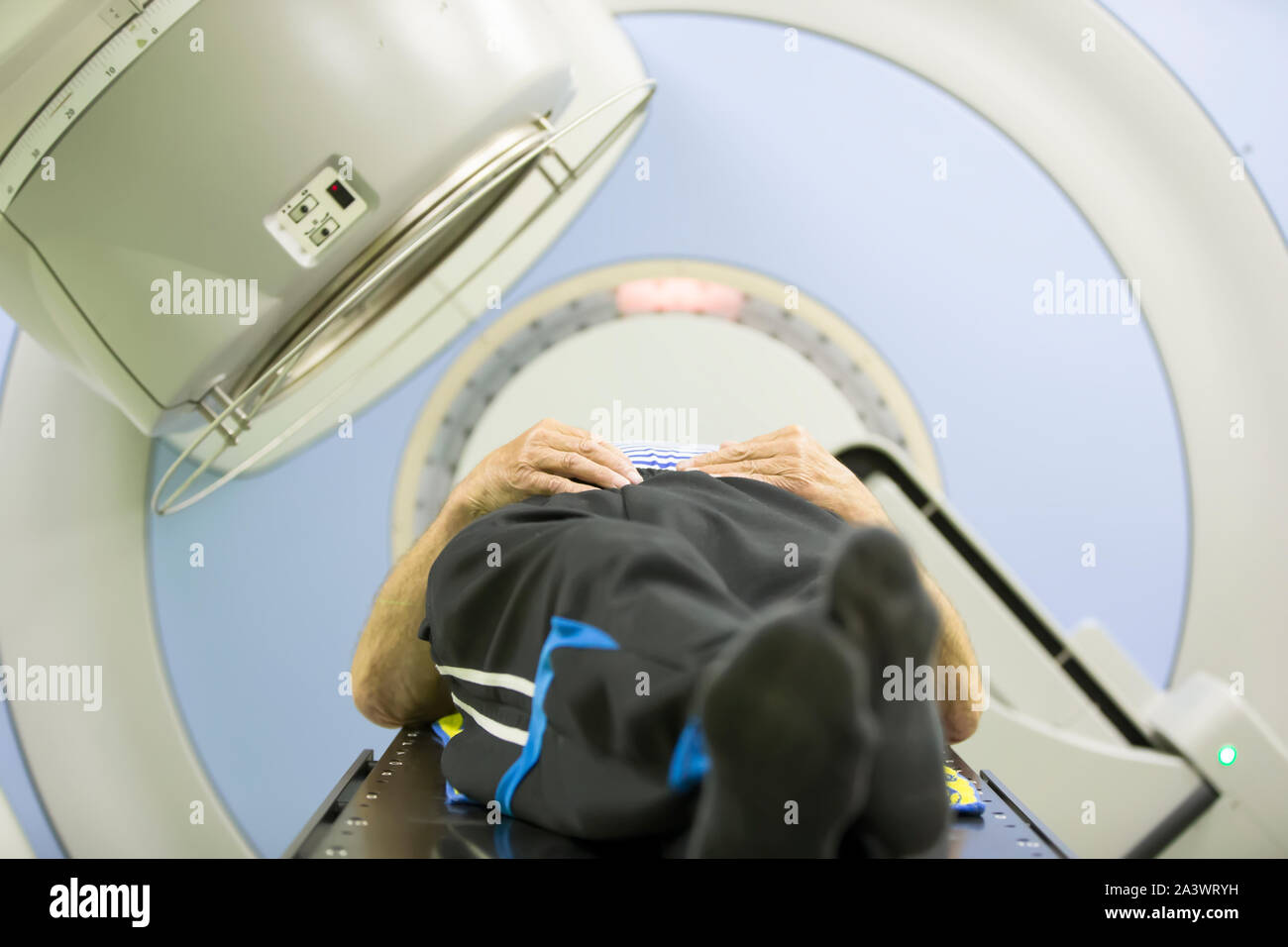 Diagnostic Hospital The doctor of unknown man does resonance