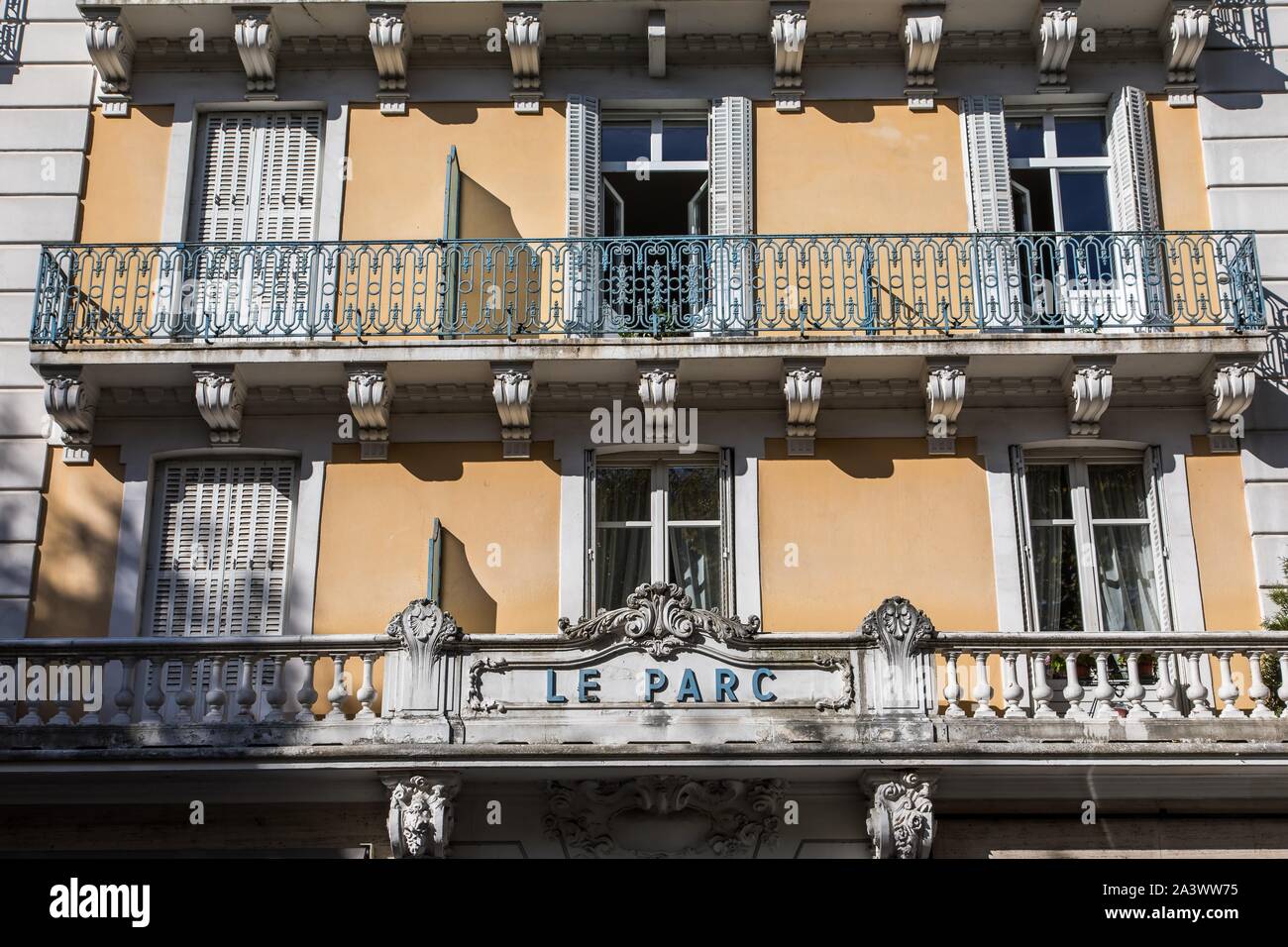 FACADE OF THE HOTEL DU PARC, SEAT OF THE VICHY GOVERNMENT FROM JULY 1940 TO AUGUST 1944, OFFICE OF MARECHAL PETAIN AND HIS PRIME MINISTER PIERRE LAVAL DURING THE SECOND WORLD WAR, COLLABORATION, VICHY, ALLIER, AUVERGNE-RHONE-ALPES REGION, FRANCE Stock Photo