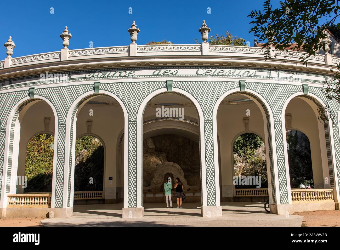 THE PAVILION OF THE SOURCE DES CELESTINS NATURAL SPRING, HALL IN  NEOCLASSICAL STYLE DESIGNED BY THE ARCHITECT LUCIEN WOOG, THERMAL SPA, VICHY,  ALLIER, AUVERGNE-RHONE-ALPES REGION, FRANCE Stock Photo - Alamy