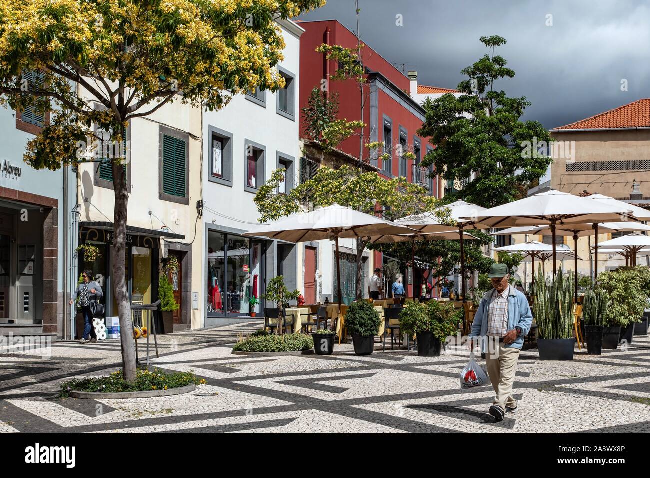 STREET SCENE, PRACA DO CARMO, FUNCHAL, ISLAND OF MADEIRA, PORTUGAL ...