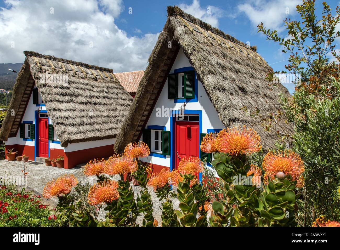 Casa de Santana', a traditional type of house in Madeira Islands, more  specifically in Santana region (Portugal) recreated in Minecraft :  r/Minecraftbuilds