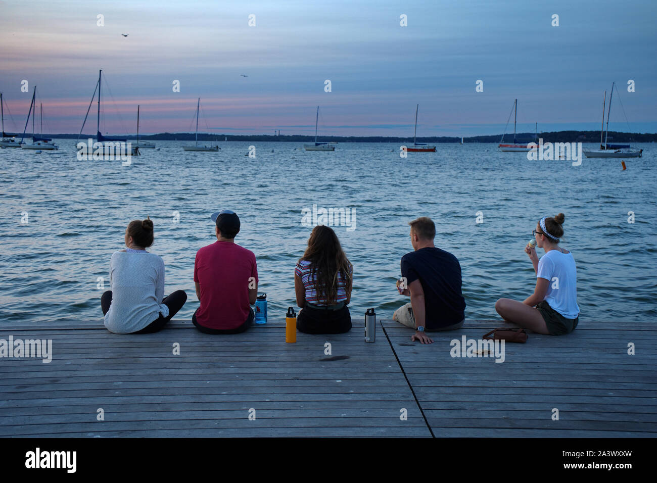 Madison, WI USA. Jul 2018. Students and visitors enjoying, eating, and waiting for the setting sun at the Alumni Park. Stock Photo