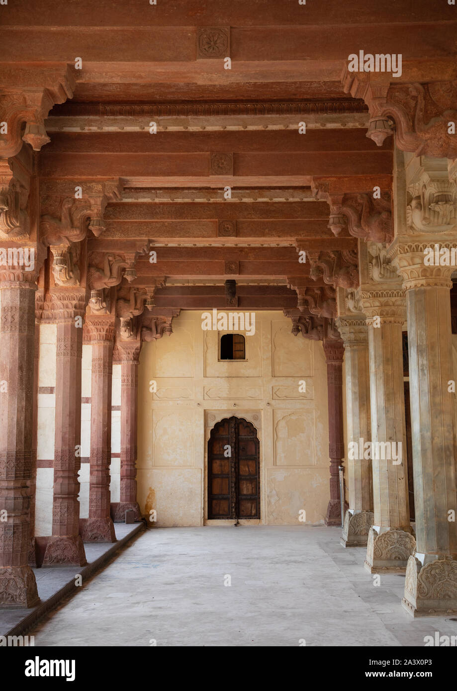 Pillared corridors in Jaigarh fort, Rajasthan, Amer, India Stock Photo ...