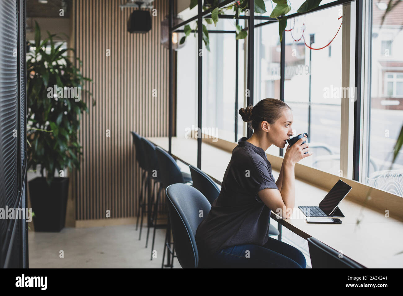 Freelance businesswoman working in a cafe Stock Photo
