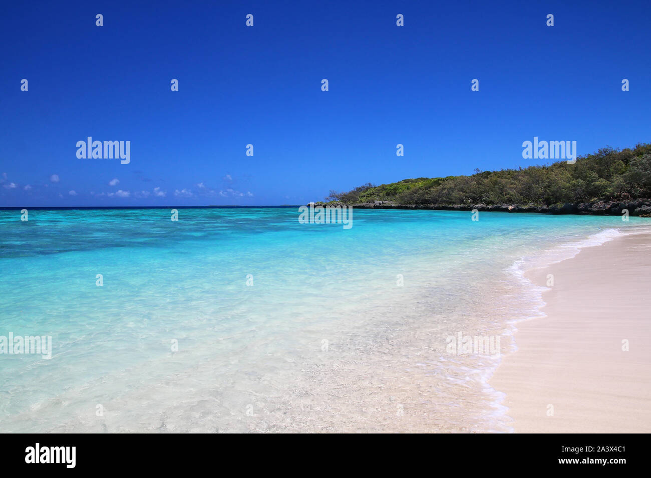 Sandy beach at Gee island in Ouvea lagoon, Loyalty Islands, New Caledonia. The lagoon was listed as Unesco World Heritage site in 2008. Stock Photo