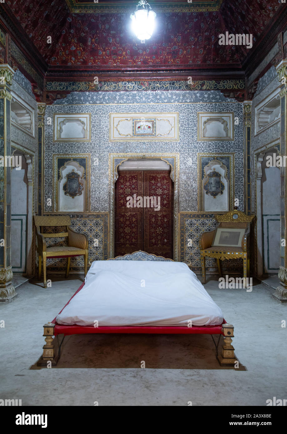 Maharaja's bedroom with gold decorated gold walls and doors inside ...