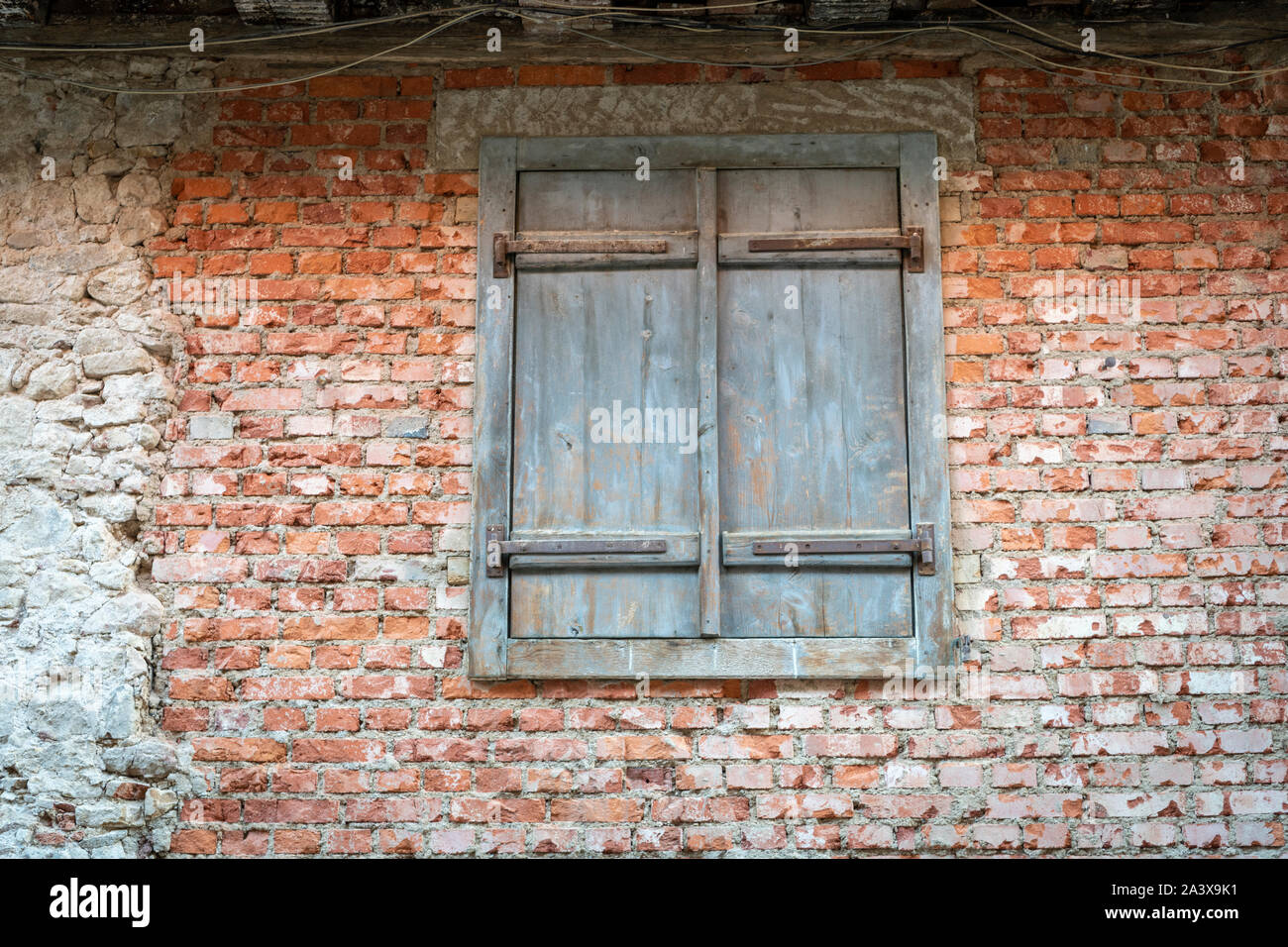 Medieval architectural window detail hi-res stock photography and ...
