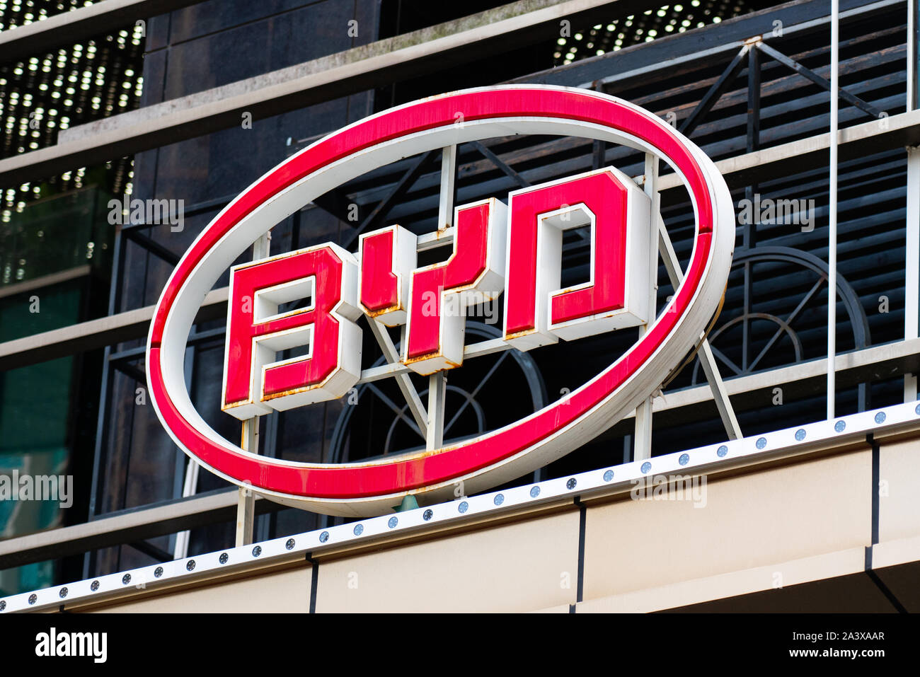 Byd logo hi-res stock photography and images - Alamy