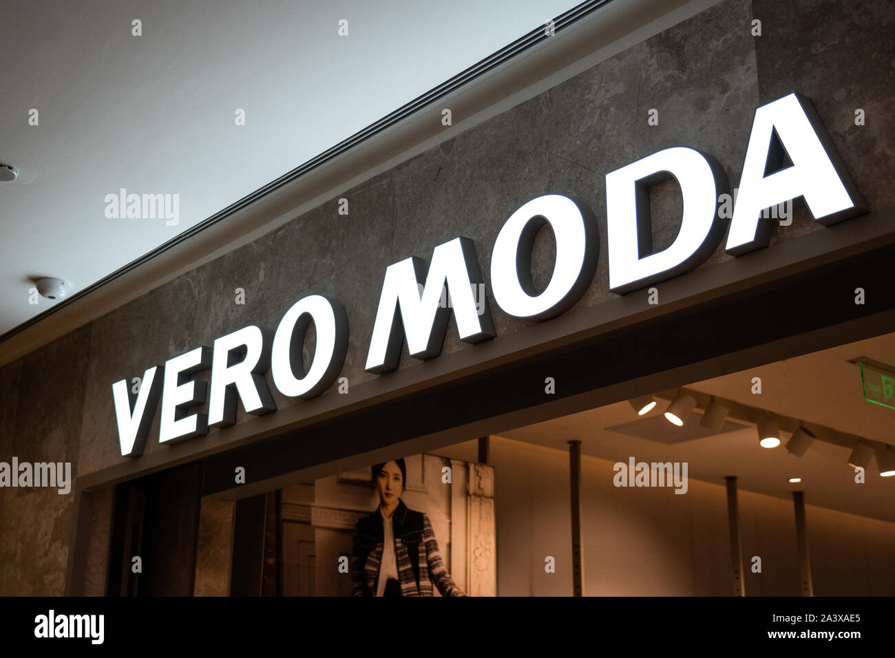 Klage Adelaide Gutter Logo of Vero Moda, a women's clothing brand owned by Denmark clothing  company Bestseller A/S, seen in Shenzhen Stock Photo - Alamy