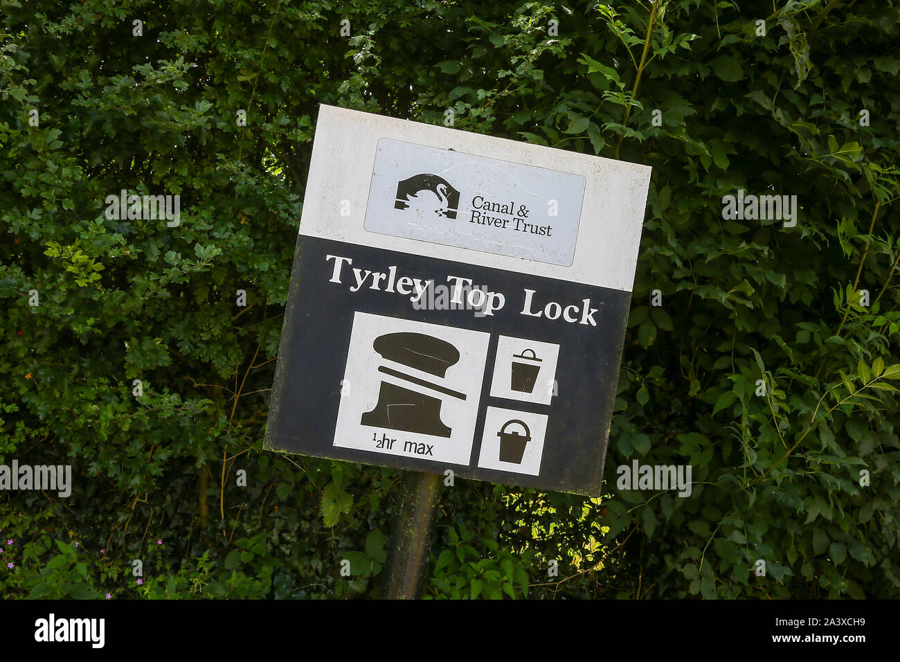 A sign saying Tyrley Top Lock, Tyrley Wharf and locks, Tyrley, on the Staffordshire and Shropshire border, on the Shropshire Union Canal, England, UK Stock Photo
