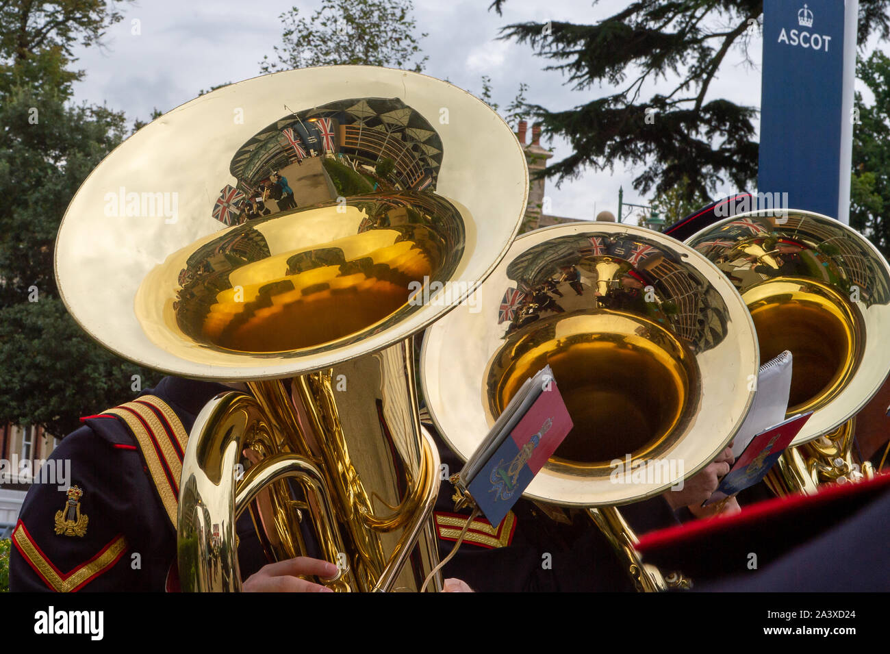 Autumn Racing Weekend & Ascot Beer Festival, Ascot Racecourse, Ascot, Berkshire, UK. 5th October, 2019. Tidworth Army Band play music for racegoers. Credit: Maureen McLean/Alamy Stock Photo