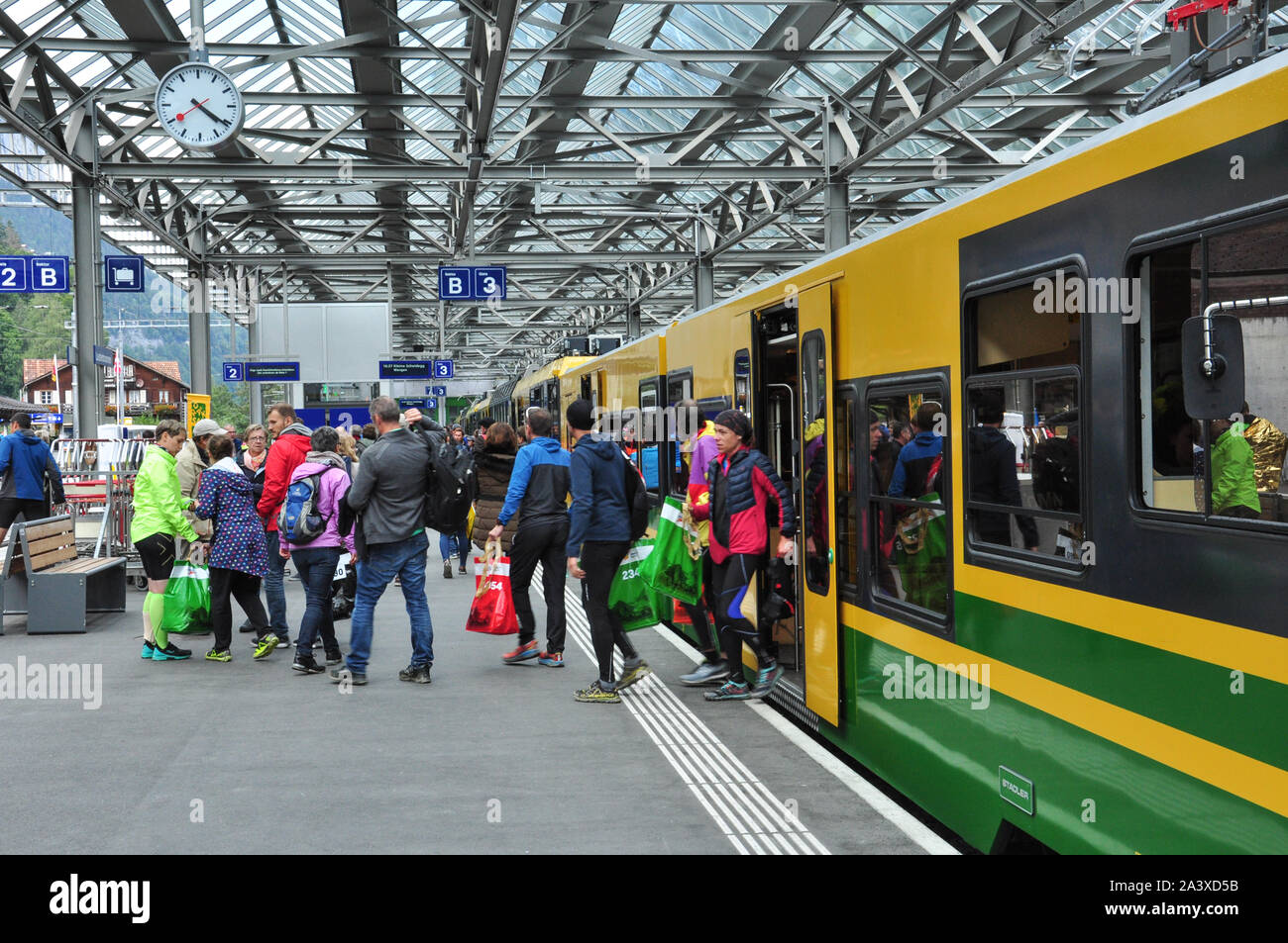 Passengers alight at the railway station, Lauterbrunnen, Bernese Oberland, Switzerland Stock Photo