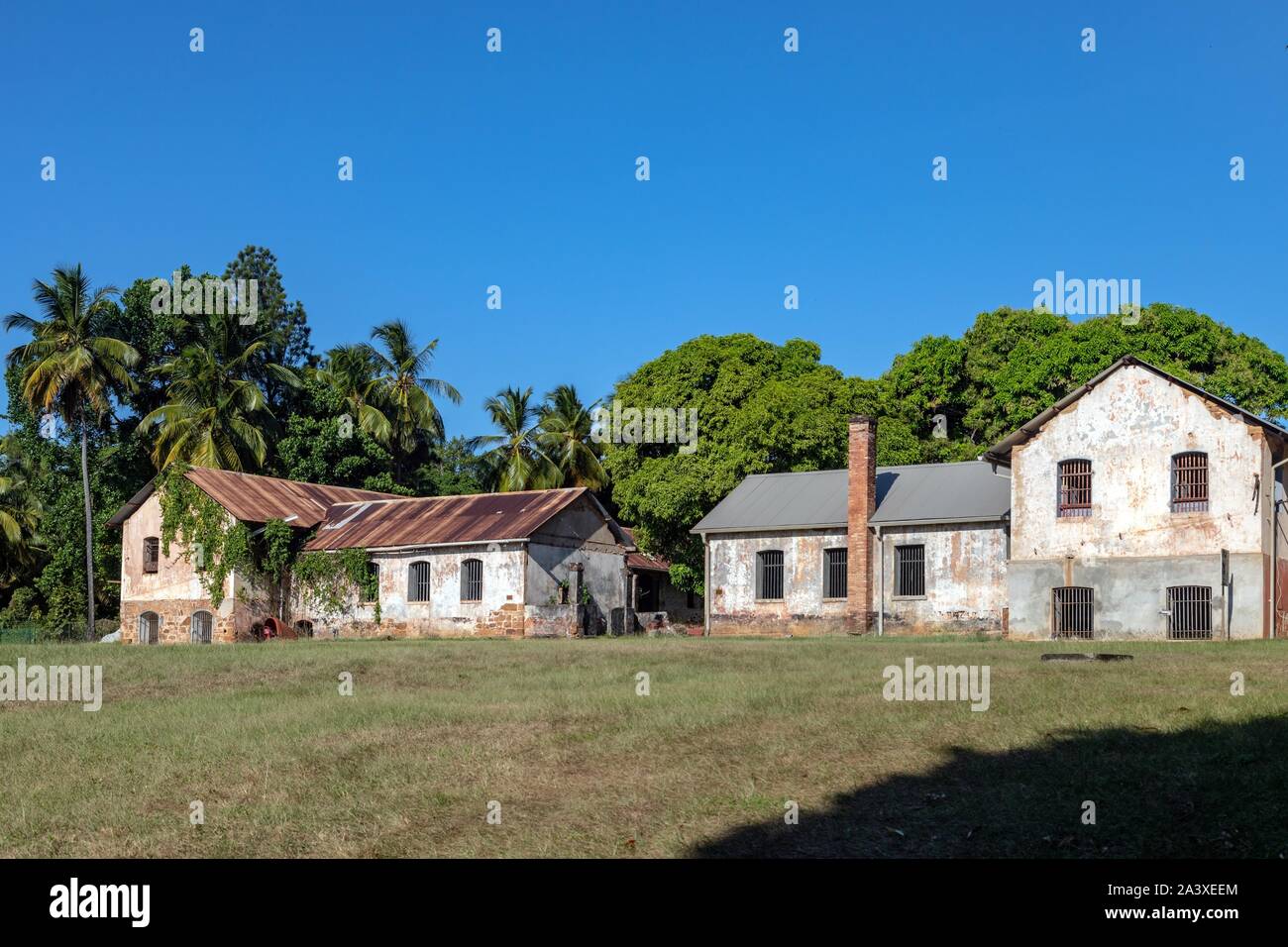 THE FORMER PENAL COLONY'S BUILDINGS, THE CONVICTS' WORKSHOP, ILE ROYALE, SALVATION'S ISLANDS, KOUROU, FRENCH GUIANA, OVERSEAS DEPARTMENT, SOUTH AMERICA, FRANCE Stock Photo