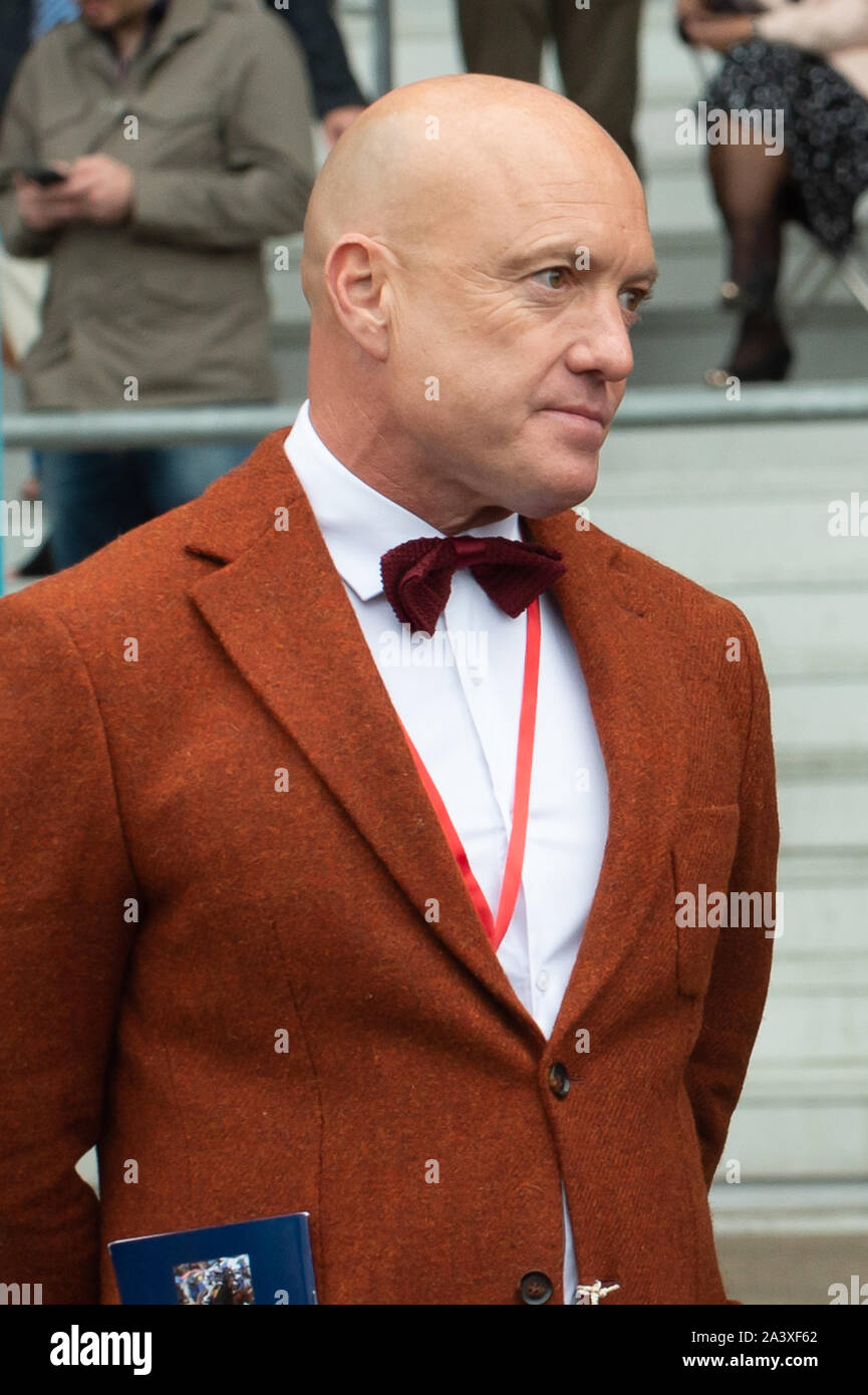 Autumn Racing Weekend & Ascot Beer Festival, Ascot Racecourse, Ascot, Berkshire, UK. 5th October, 2019. Racegoers enjoying the racing. Credit: Maureen McLean/Alamy Stock Photo