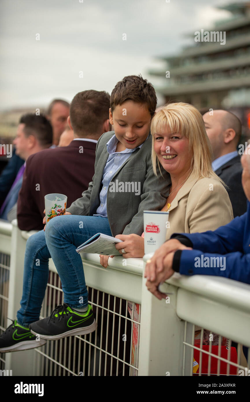 Autumn Racing Weekend & Ascot Beer Festival, Ascot Racecourse, Ascot, Berkshire, UK. 5th October, 2019. Racegoers enjoying the racing. Credit: Maureen McLean/Alamy Stock Photo
