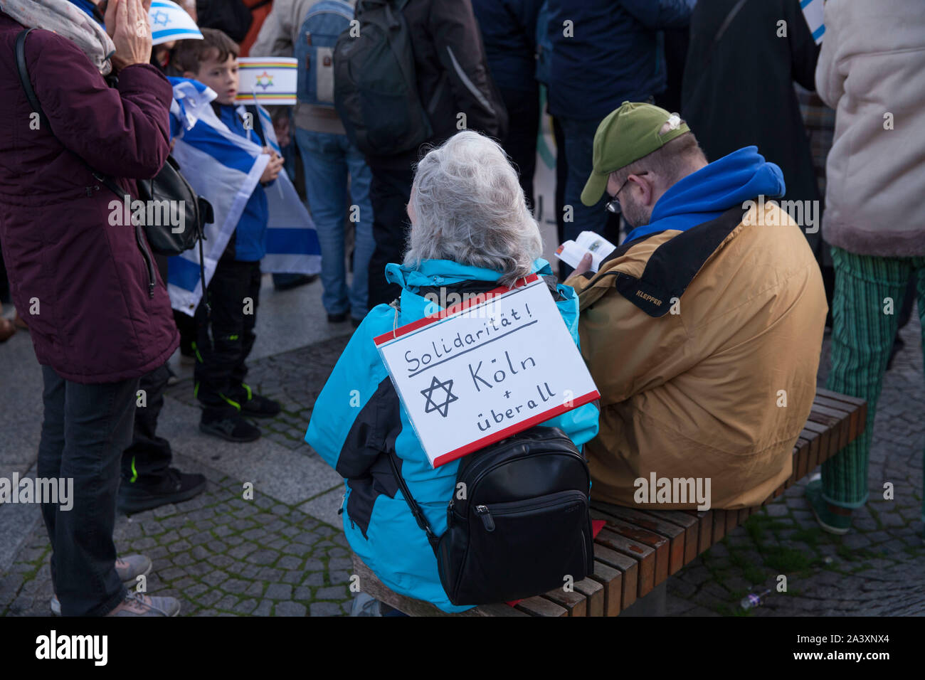 Cologne, Germany, October 10, 2019. After the attack by a right-wing extremist in Halle (Saale), politicians, churches and Muslims demonstrate their s Stock Photo