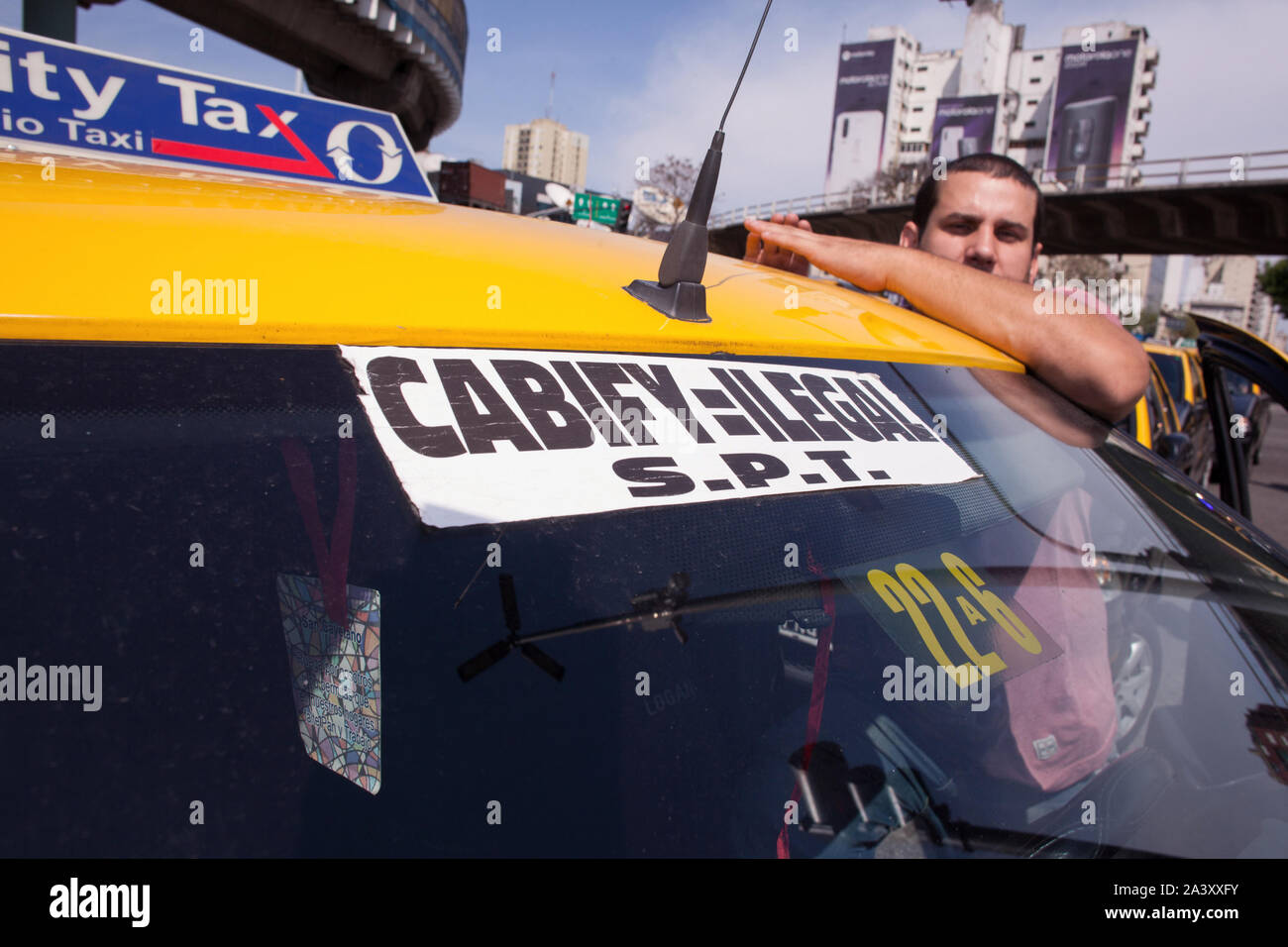 Buenos Aires, Federal Capital, Argentina. 10th Oct, 2019. For the third consecutive day Taxi Unions carry out protests and cuts of streets and avenues, in the City of Buenos Aires, which demand "the defense of the sources of work and salary, and compliance with the laws before unfair and illegal competition of Uber and Cabify. Credit: Roberto Almeida Aveledo/ZUMA Wire/Alamy Live News Stock Photo
