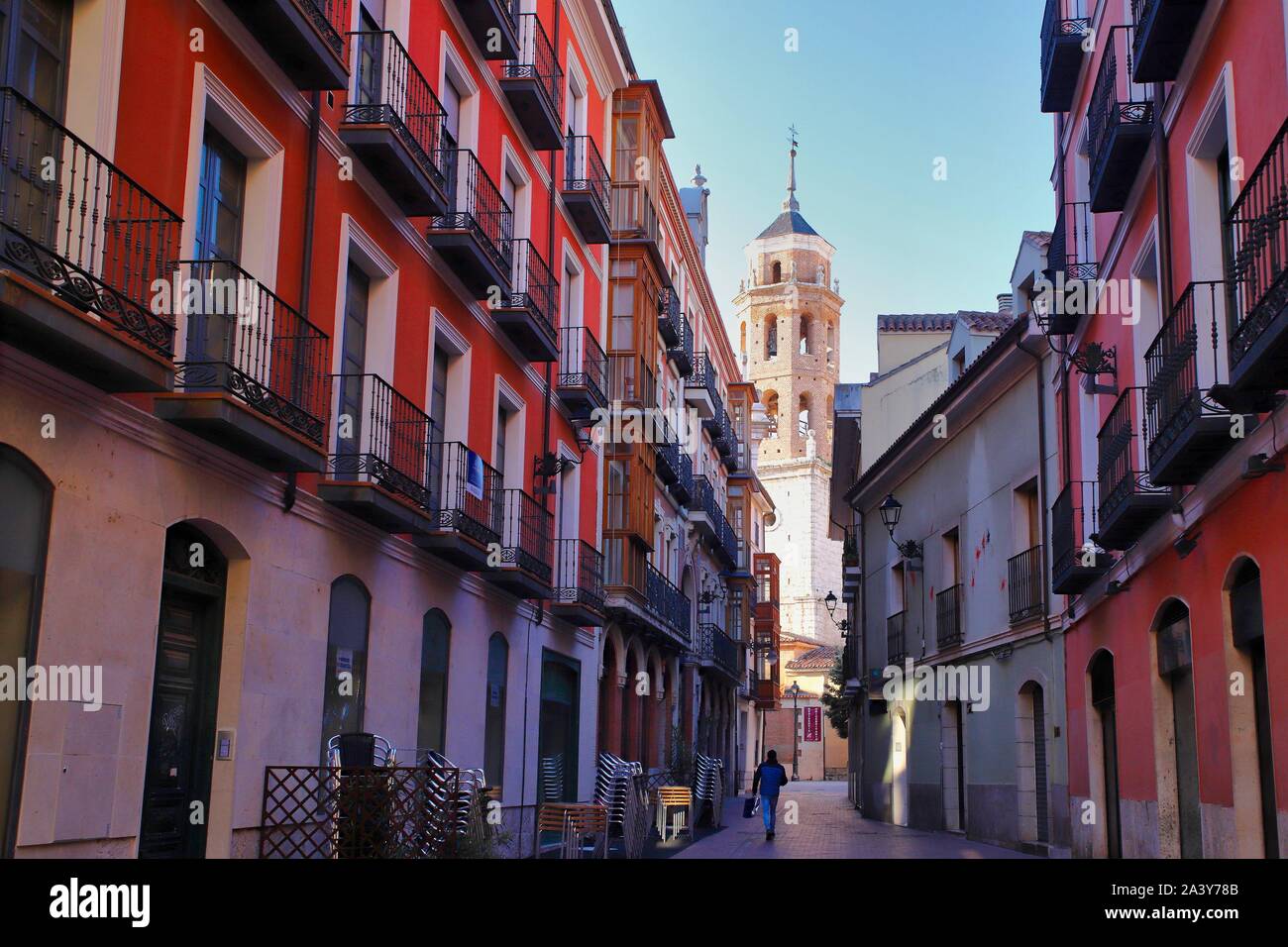 calle castelar de valladolid con la torre de la iglesia del salvador al fondo. Castilla y Leon, España- Stock Photo