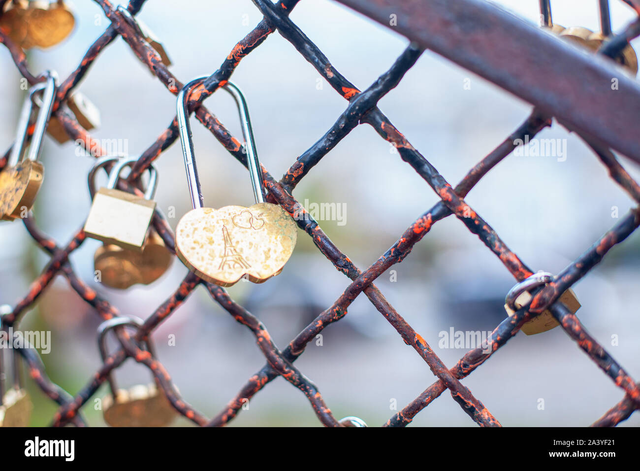 Love lock bridge eiffel tower hi-res stock photography and images - Alamy