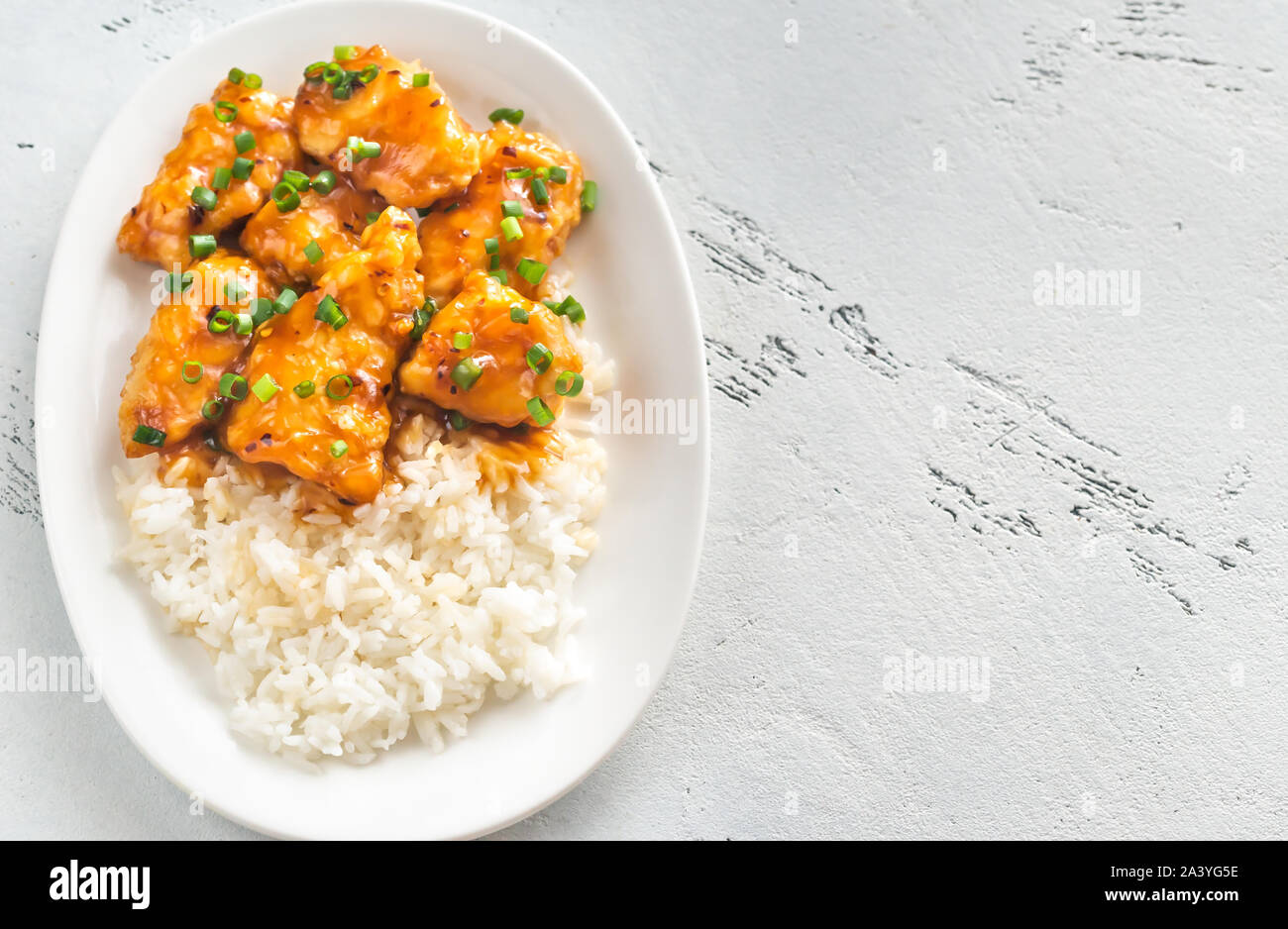 Portion of orange chicken and white rice Stock Photo - Alamy
