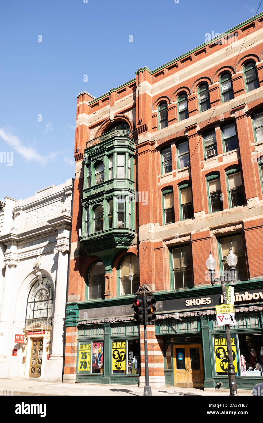 The Hildreth Building, a historic commercial structure at 45 Merrimack