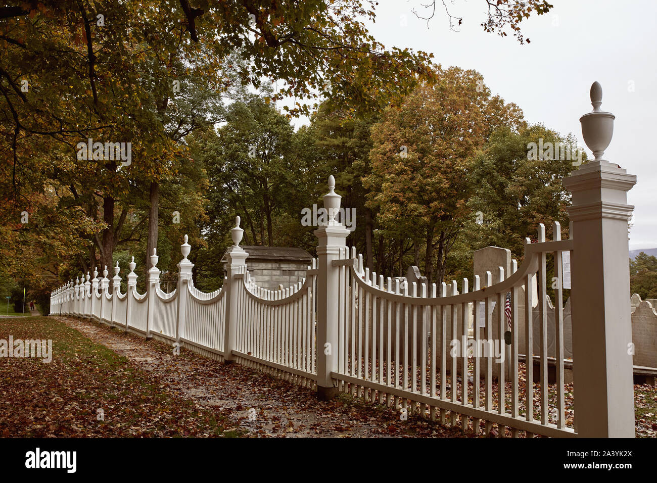 Cemetery picket fence hires stock photography and images Alamy