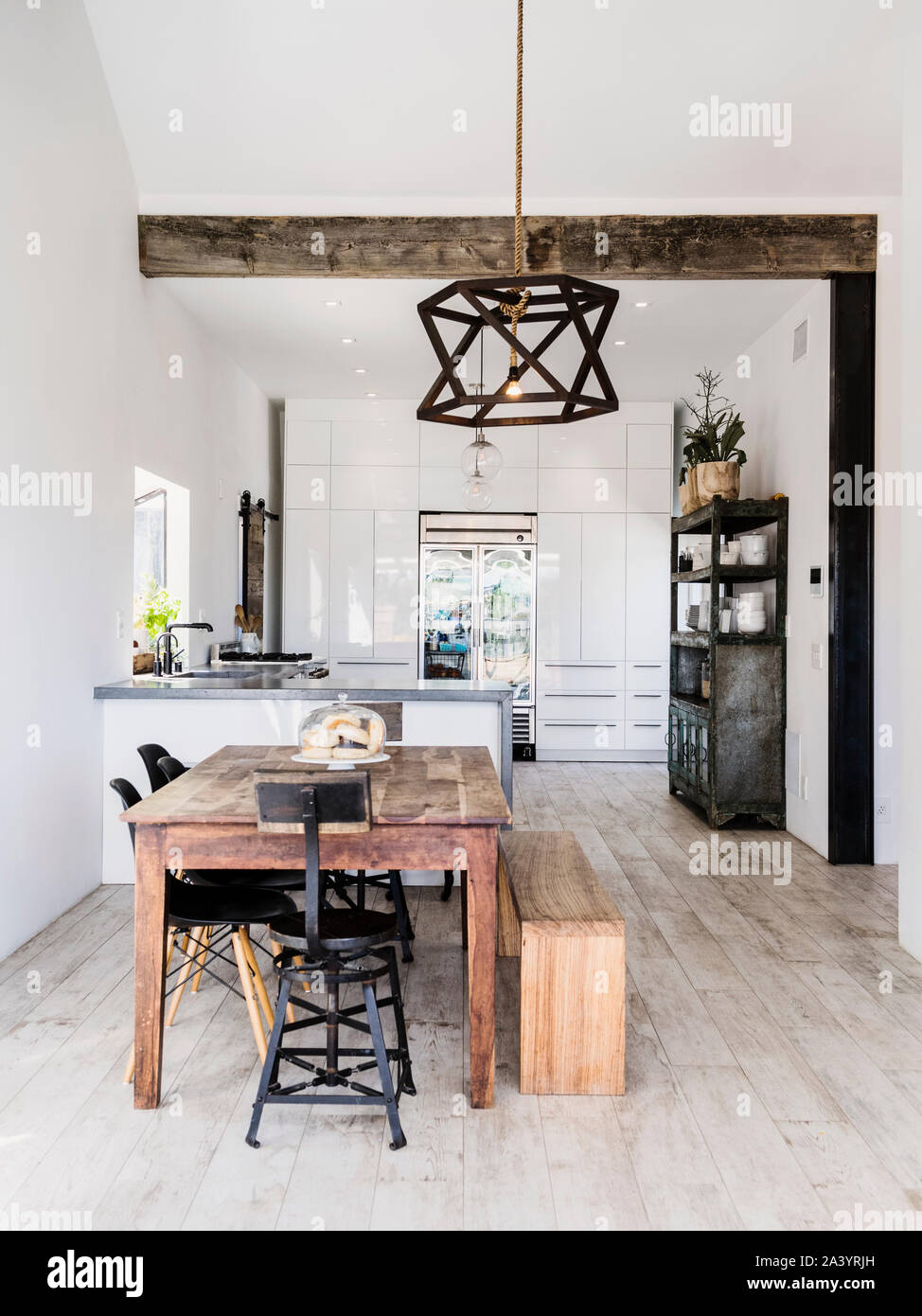 Open plan kitchen and dining room Stock Photo - Alamy