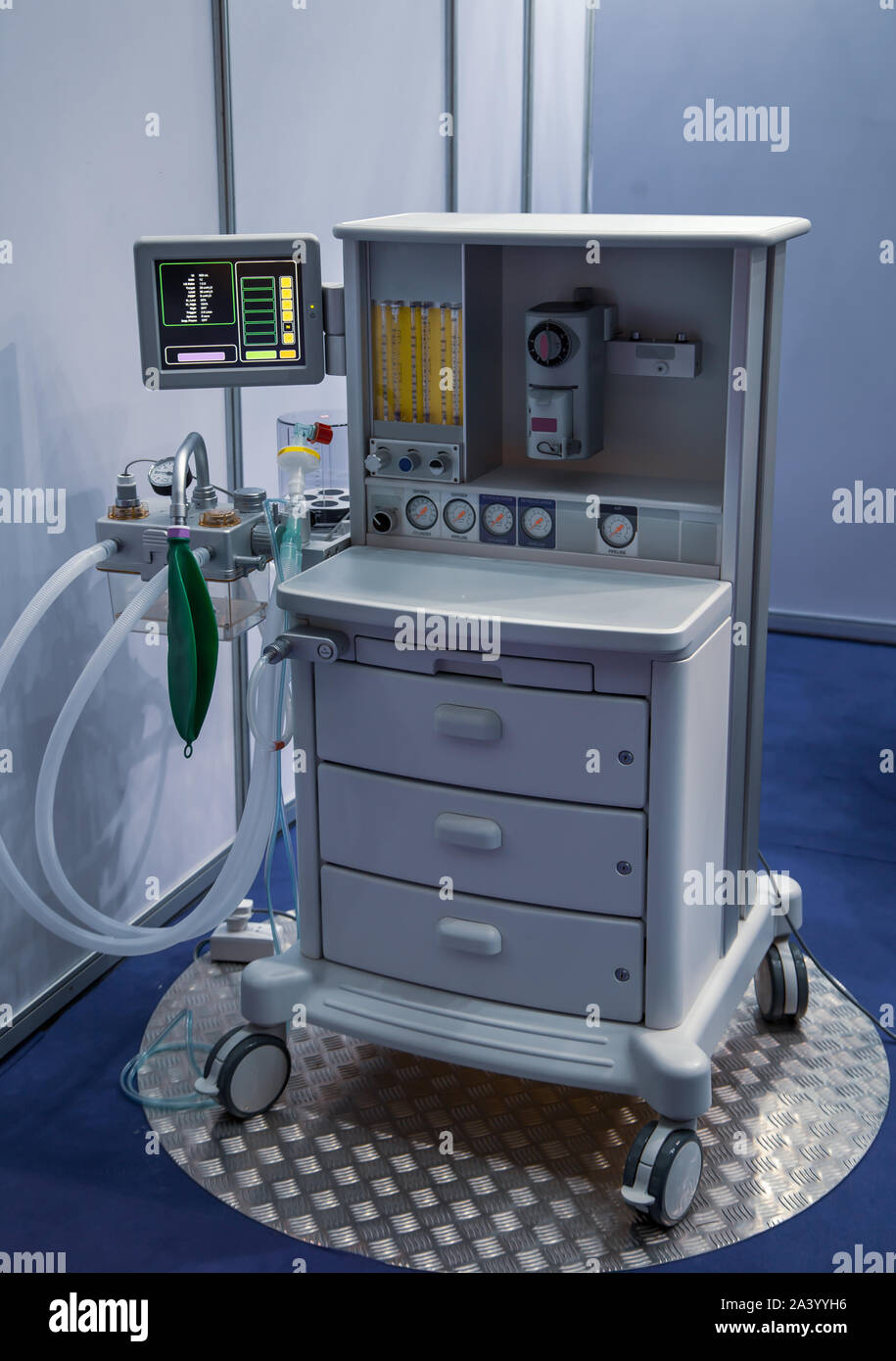Anesthesia machine hires stock photography and images Alamy