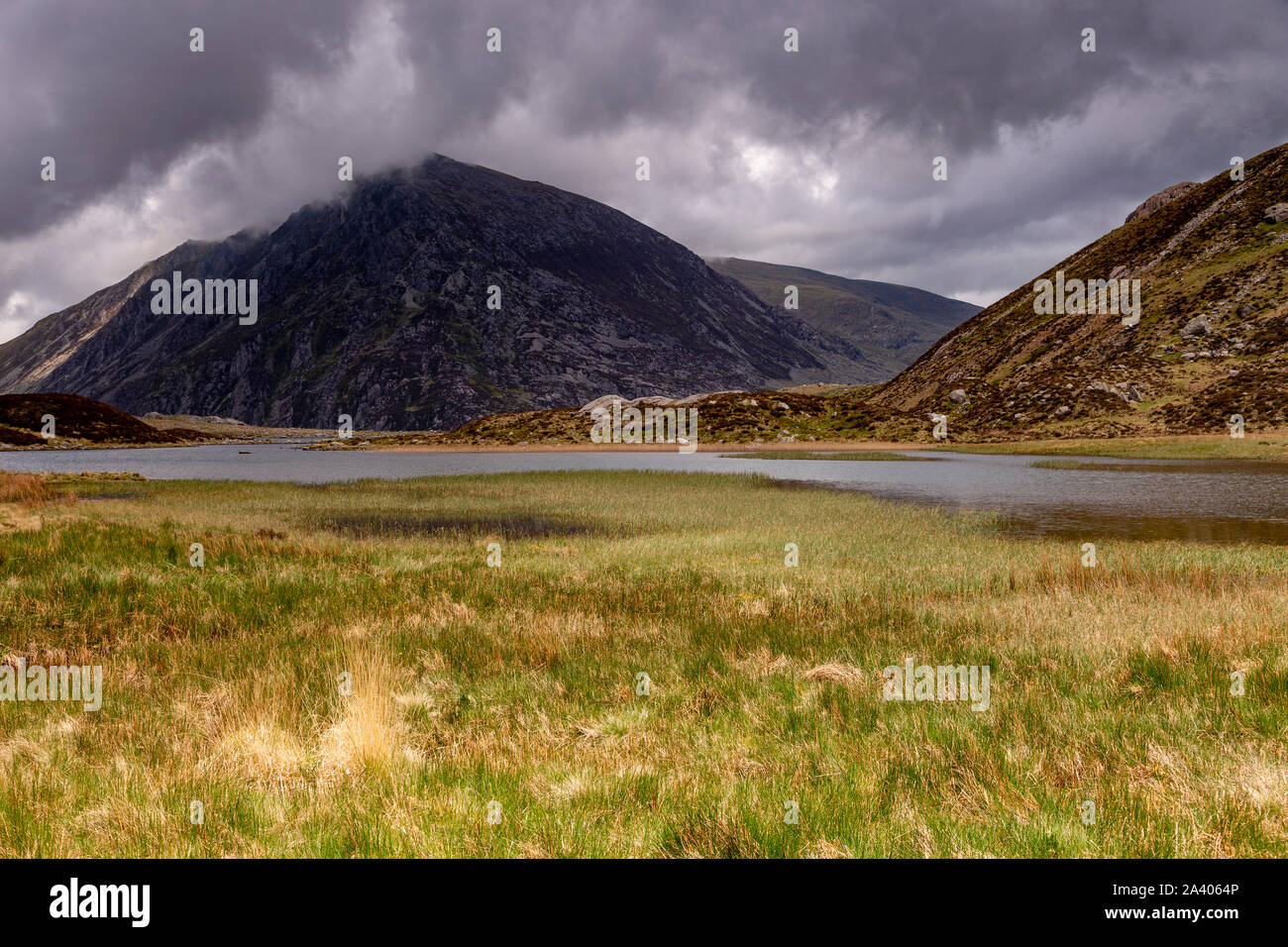 Llyn Idwal and Pen yr Ole Wen mountain, Snowdonia, North Wales Stock Photo