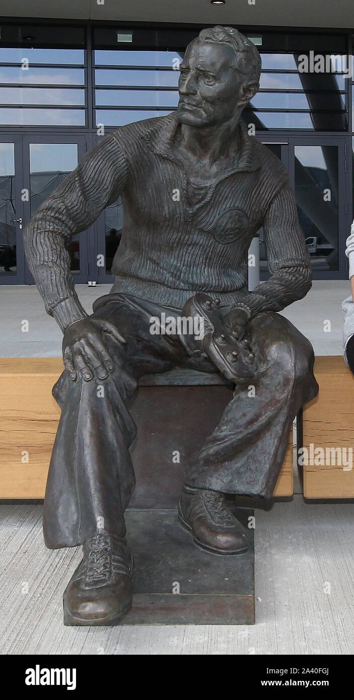 firo: 30.04.2019 Adidas, Herzogenaurach, Campus Herzogenaurach Every  morning, when the employees of Adidas flock to the new headquarters, they  pass the life-size statue of Adi Dassler. Just like the 2100 employees who