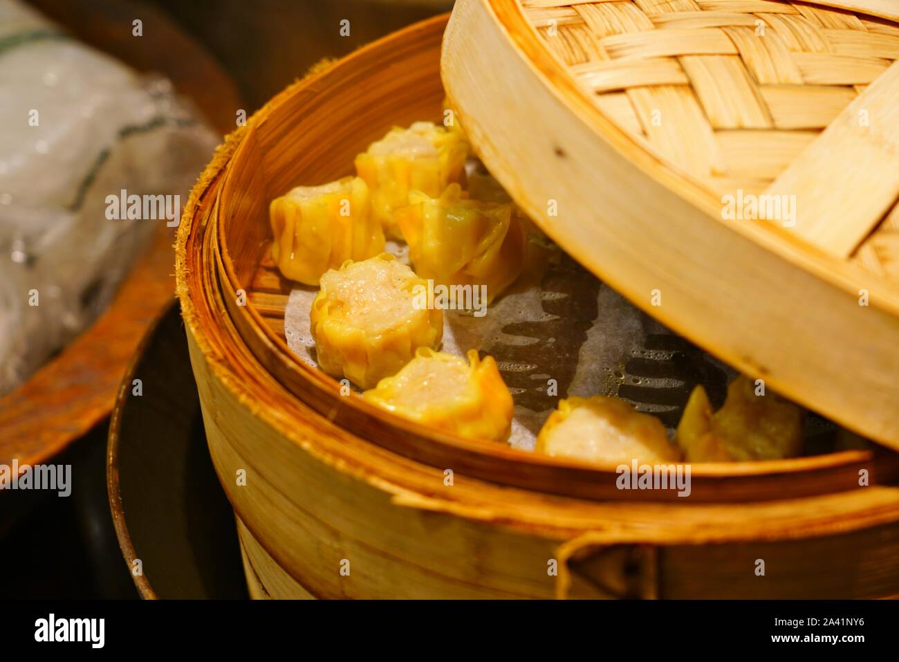 Dim sum shumai dumplings in a steam basket Stock Photo Alamy