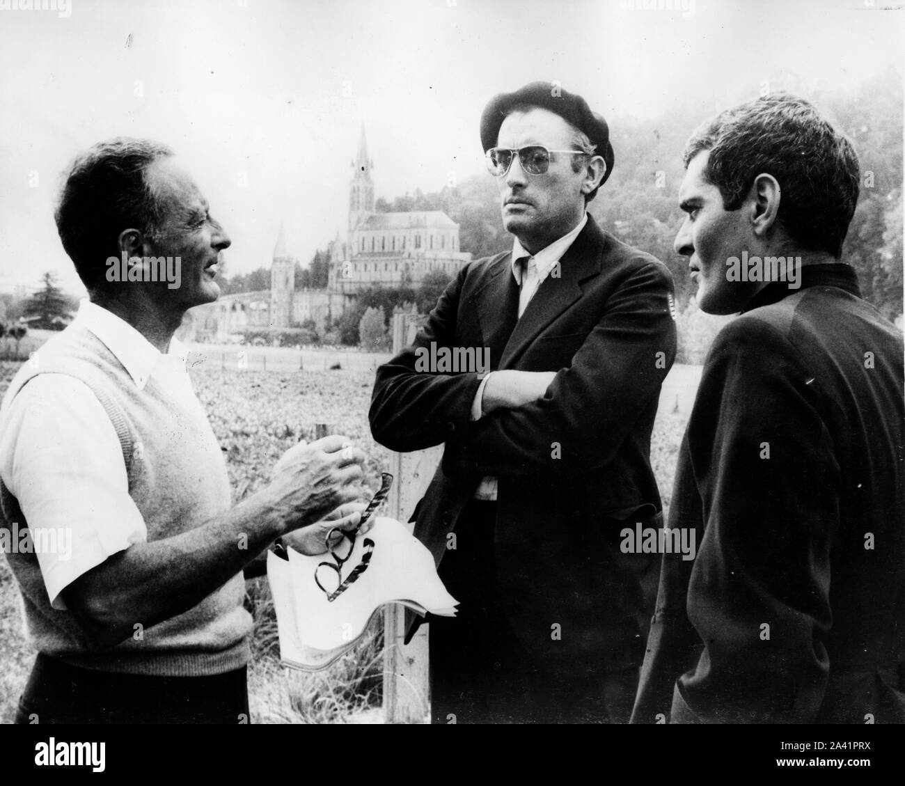 July 15, 1963 - Lourdes, France - Actor GREGORY PECK, center, with OMAR SHARIF, right, and producer FRED ZINNEMANN during the production of the film,'Behold a Pale Horse' which was filmed at the Lourdes Pilgrimage center. (Credit Image: © Keystone Press Agency/Keystone USA via ZUMAPRESS.com) Stock Photo