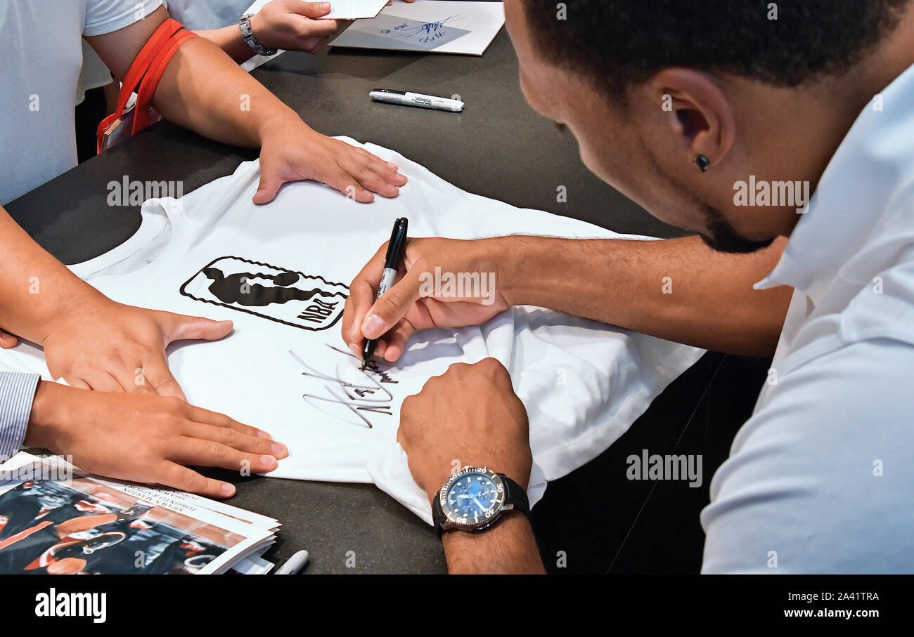 Former professional basketball player Shawn Marion visits at Tissot