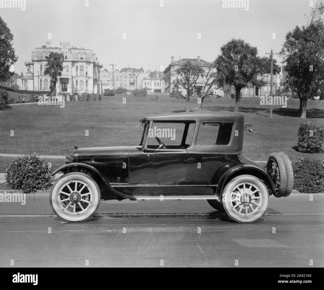 Chandler car Black and White Stock Photos & Images - Alamy