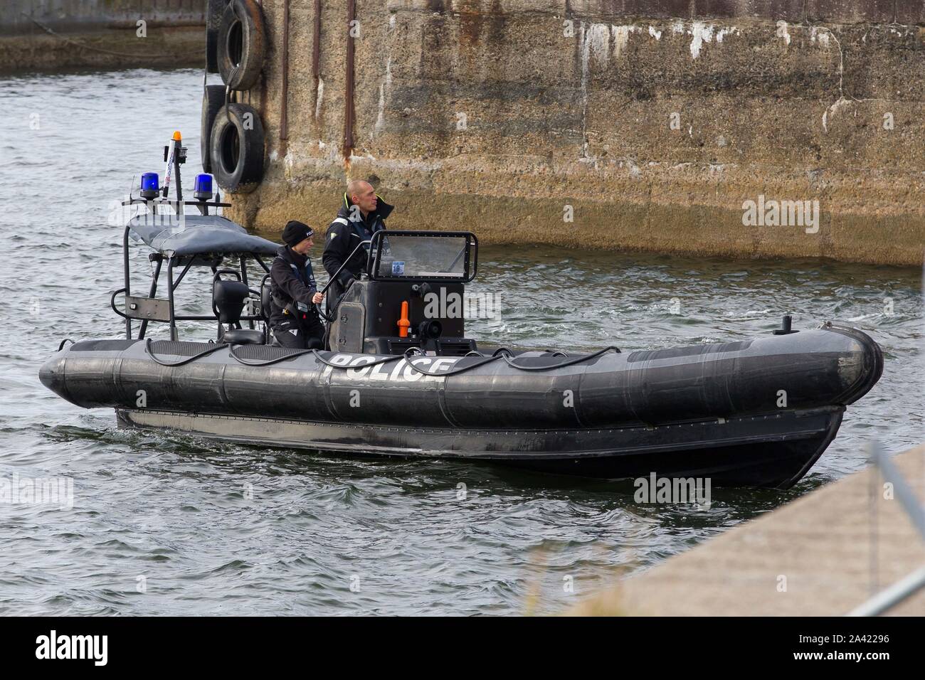 Wissen advies Slecht A marine police rigid inflatable boat RIB patrols the water around the  runway at London City Airport Stock Photo - Alamy
