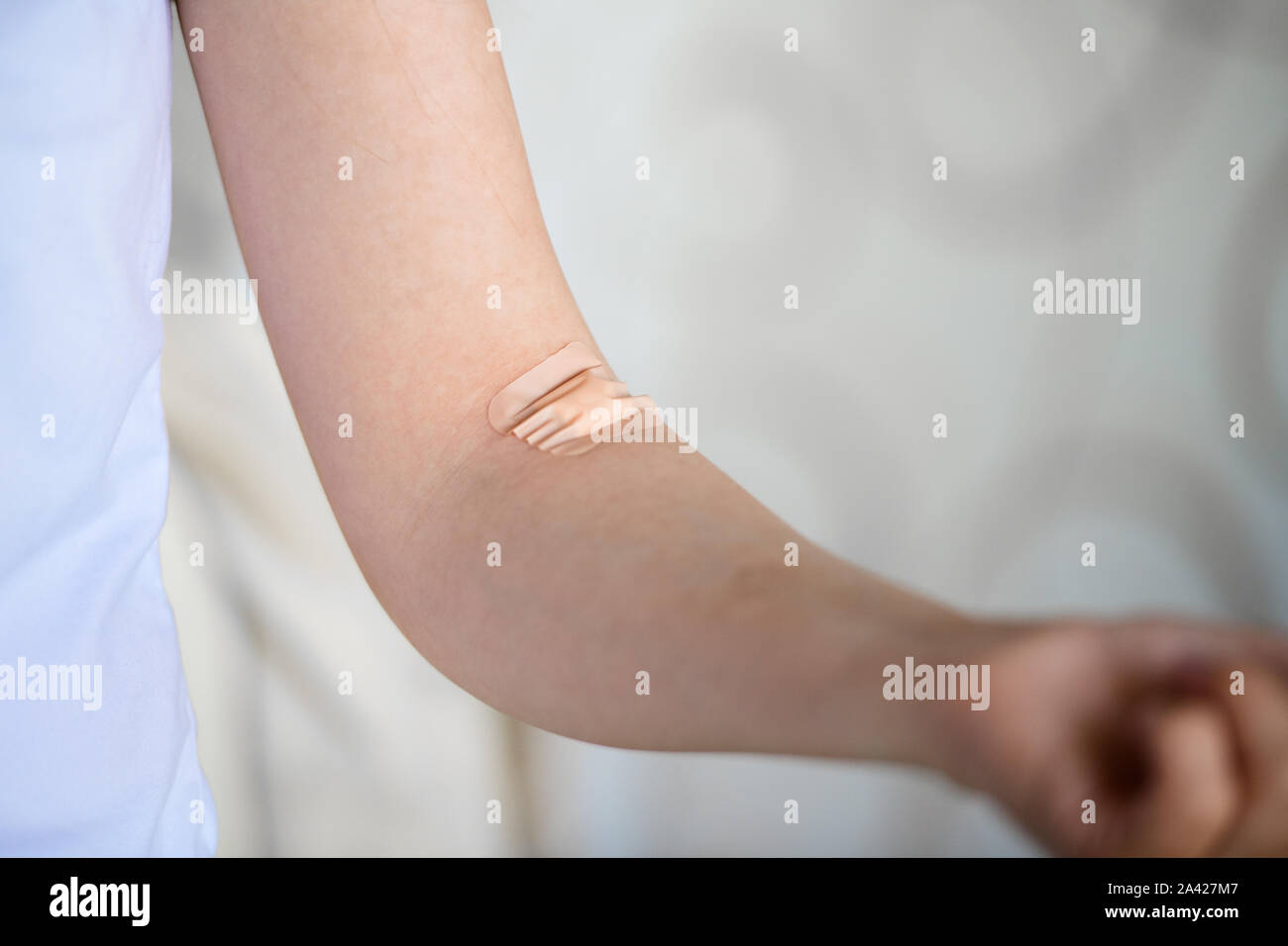 picture Hath Kata Hua Photo S Name https www alamy com patch on the hand blood donation from a vein voluntary donation close up blood donation close up of blood donation image329505575 html